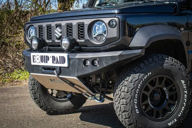PARE-CHOCS AVANT N4 AVEC EMPLACEMENT TREUIL POUR SUZUKI JIMNY A PARTIR DE 2018 Must-Have