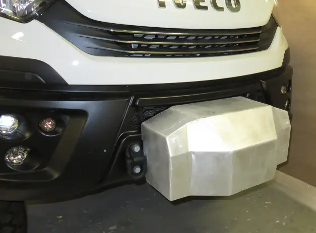 Haute Qualité CAPOT DE PROTECTION POUR KIT DE MONTAGE TREUIL HD POUR IVECO DAYLI II ET III