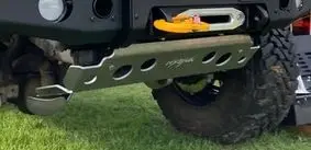 SKI DE PROTECTION AVANT HYENA EN ALUMINIUM 8MM POUR PARECHOCS AVANT HYENA POUR DEFENDER Prix Bas