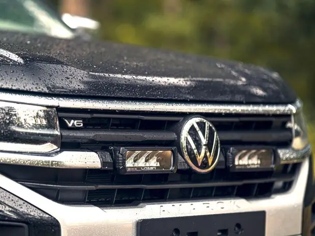 Achetez Aujourd’hui KIT ECLAIRAGE DOUBLE BARRE LED LAZER LONGUE PORTEE TRIPLE-R 750 ELITE INTEGRATION A LA CALANDRE POUR VOLKSWAGEN AMAROK A PARTIR DE 2023