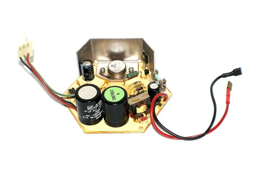 Circuit électronique pour feu à éclats pour ambulance et SAMU Expédié Aujourd’hui