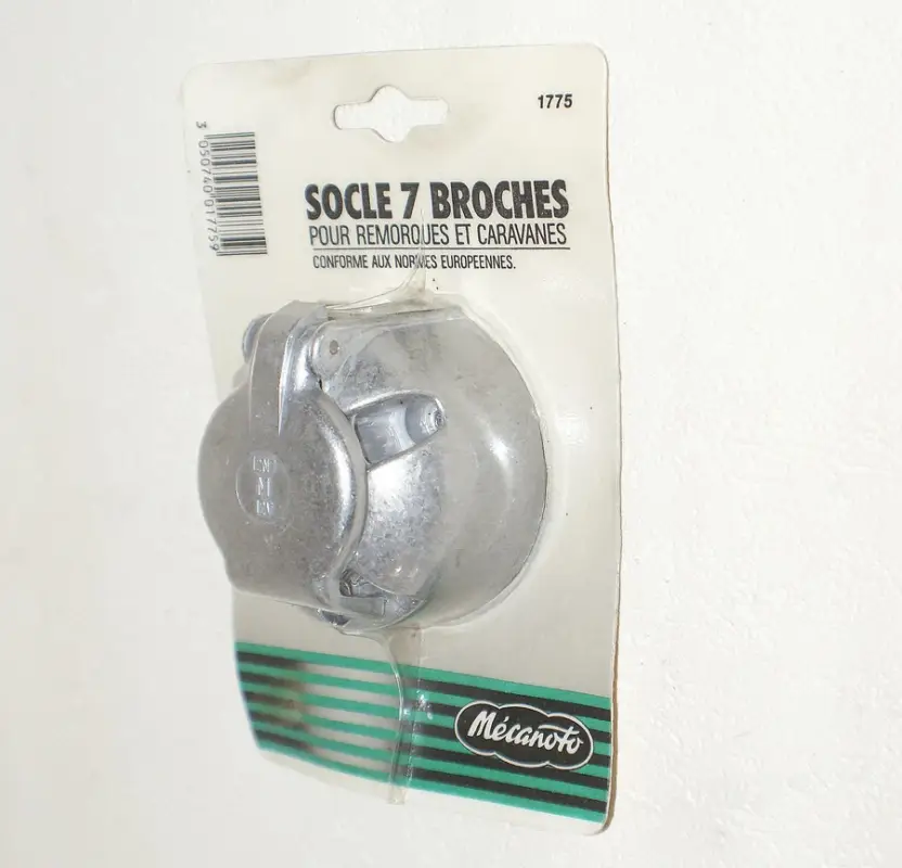 Socle 7 broches métal Remise