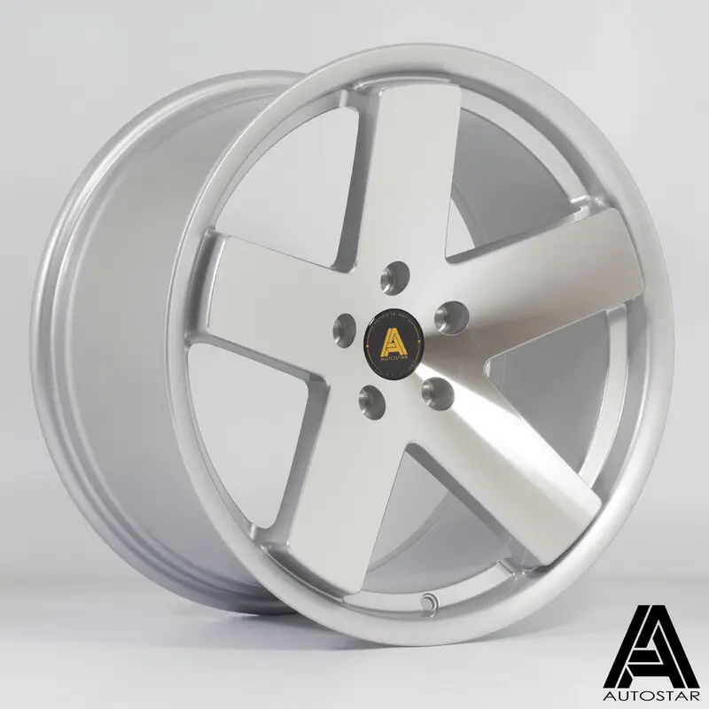 Dernier Modèle Autostar Euro 18x9.5" 5x112 ET33, Gris Argenté / Poli